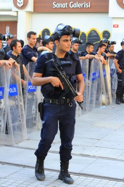tam isyan dişli polis