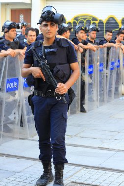 tam isyan dişli polis