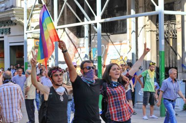 Göstericiler sloganlar shout