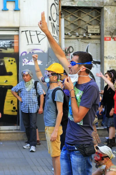 Manifestanti protestano contro la polizia — Foto Stock