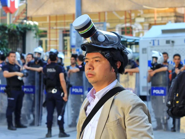 Journalisten, die vom Feld berichten — Stockfoto