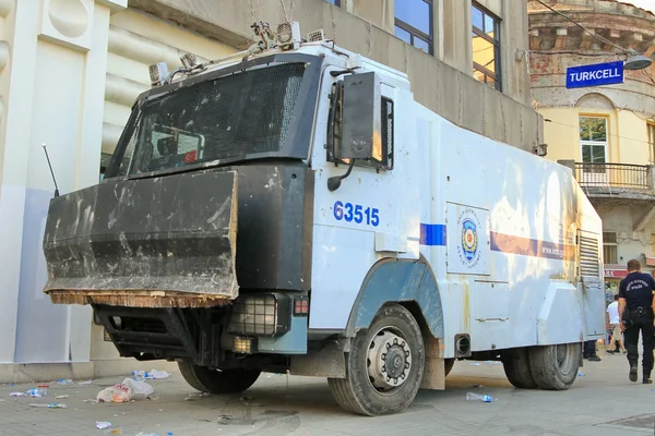 Грузовик с водяной пушкой — стоковое фото