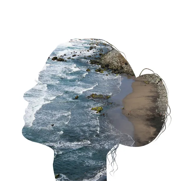 Podwójna Ekspozycja Głowy Kobiety Połączona Błękitnym Morzem — Zdjęcie stockowe