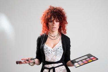 kozmetik ile güzel kızıl saçlı kız