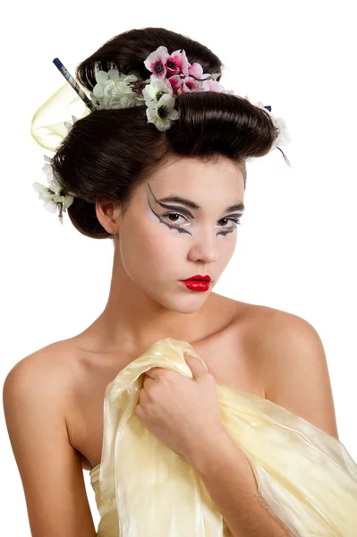 Junge Frau im Geisha-Kostüm — Stockfoto