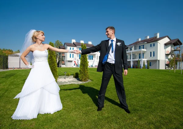 Newly married couple — Stock Photo, Image