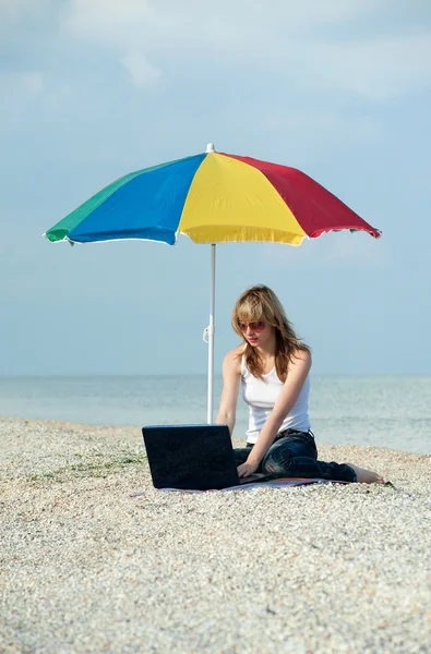 Girl with laptop — Stock Photo, Image