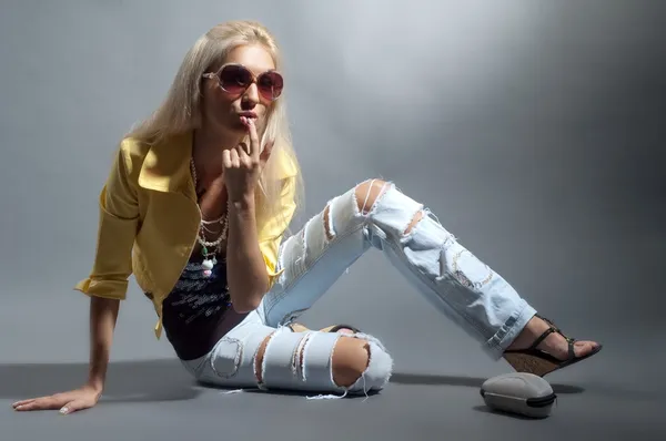 Blond girl in ragged jeans — Stock Photo, Image