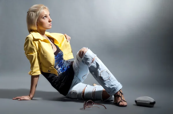 Blond girl in ragged jeans — Stock Photo, Image