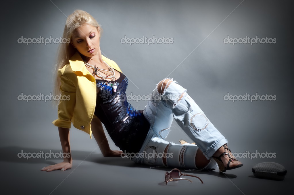 https://st.depositphotos.com/1012146/4456/i/950/depositphotos_44566137-stock-photo-sexual-girl-blonde.jpg