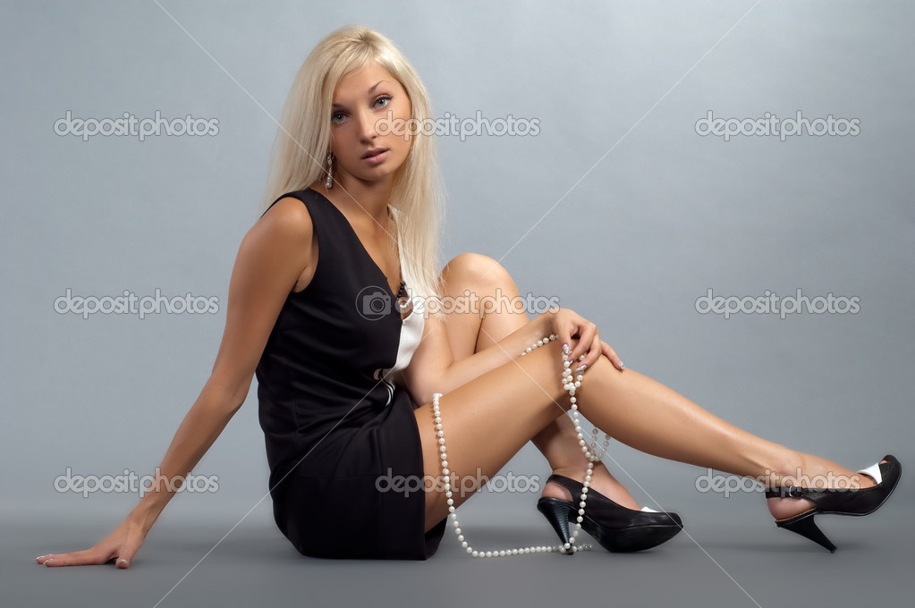 https://st.depositphotos.com/1012146/4456/i/950/depositphotos_44566425-stock-photo-sexual-girl-blonde.jpg