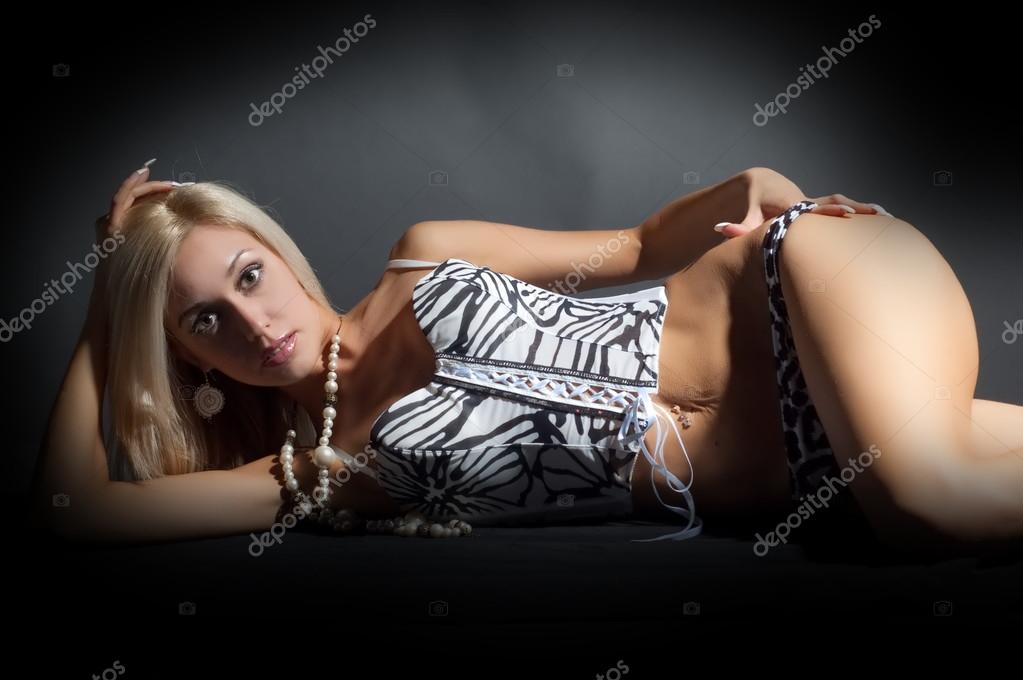 https://st.depositphotos.com/1012146/4456/i/950/depositphotos_44566437-stock-photo-sexual-girl-blonde.jpg