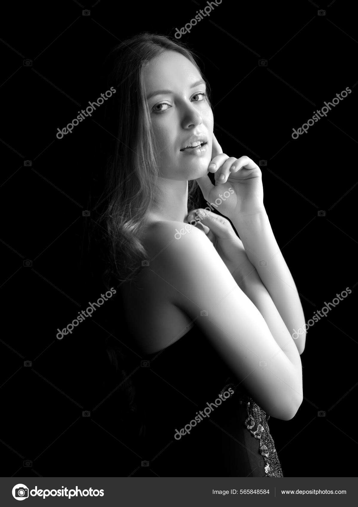 https://st.depositphotos.com/1012146/56584/i/1600/depositphotos_565848[001-999]-stock-photo-beautiful-sexy-brunette-girl-posing.jpg