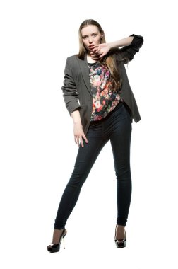 Beyaz bir arka plan izole poz güzel seksi esmer kız