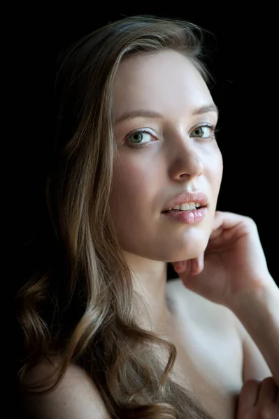 Porträtt Vacker Sexig Flicka Svart Bakgrund — Stockfoto