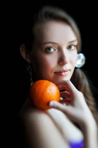 Porträt Der Schönen Sexy Mädchen Auf Schwarzem Hintergrund Mit Orange — Stockfoto
