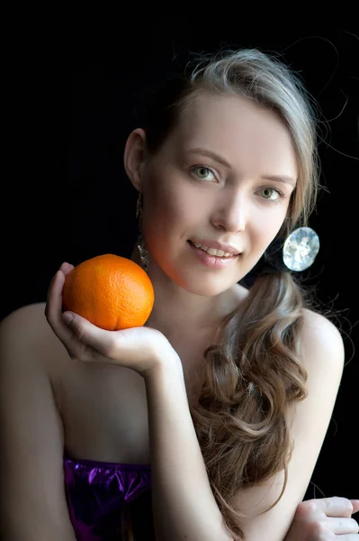 Porträt Der Schönen Sexy Mädchen Auf Schwarzem Hintergrund Mit Orange — Stockfoto