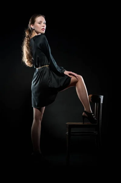 Beautiful Sexy Brunette Girl Posing Black Background Evening Dress — Stock Photo, Image