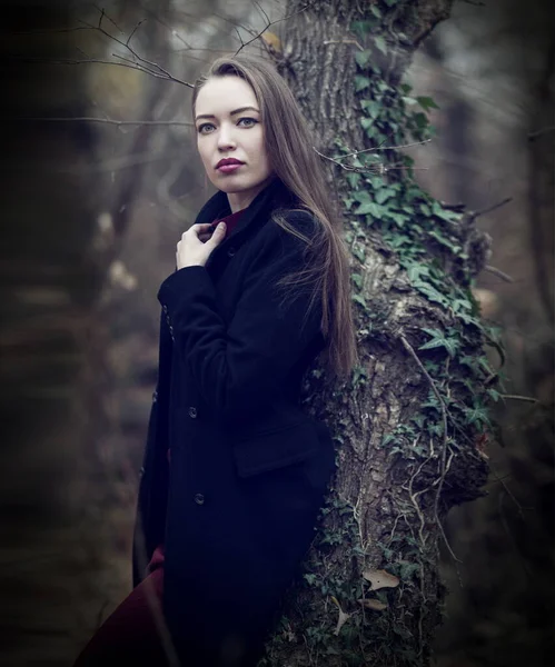 Beautiful Sexy Girl Long Hair Posing Forest Late Autumn — Stok fotoğraf