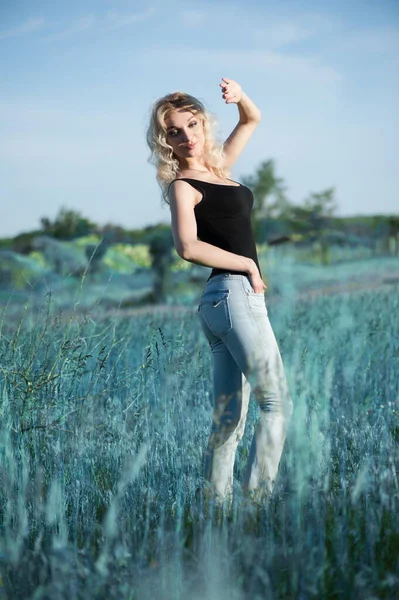 Beautiful Sexy Young Blond Woman Posing Nature — Stock Photo, Image