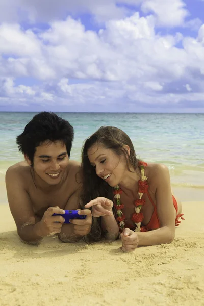 Couple with their cell phone, texting — Stock Photo, Image