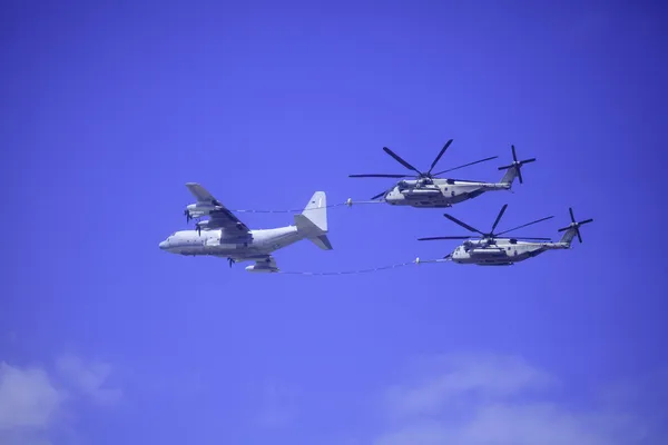 Repostaje de helicópteros en Kaneohe Air Show, Hawaii 2012 —  Fotos de Stock