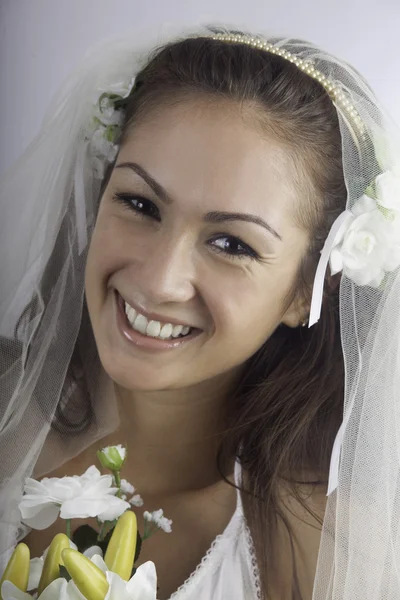 Young bride in veil with bouquet — Stock Photo, Image