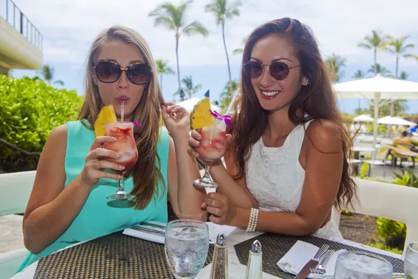 Girlfriends with drinks — Stock Photo, Image