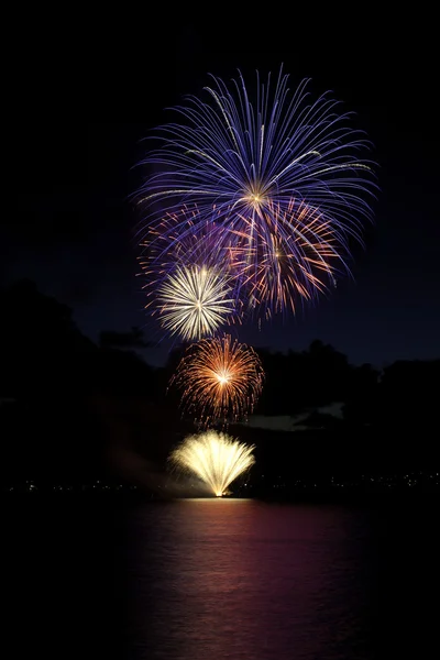 Fuegos artificiales el día 4 — Foto de Stock