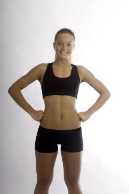 genç bir kadın onun egzersiz yapıyor