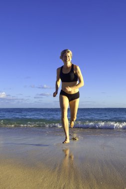 Hawaii plajda kadın