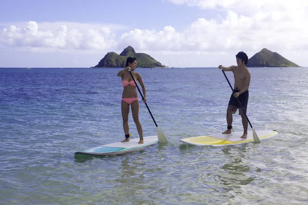 Japanese couple on paddle boards — Stock Photo, Image