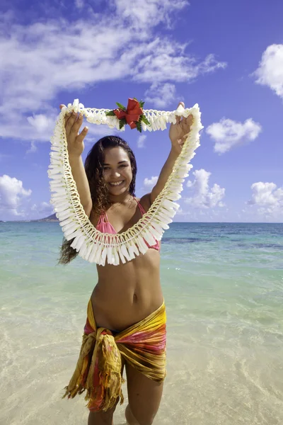 Belleza polinesia en la playa —  Fotos de Stock