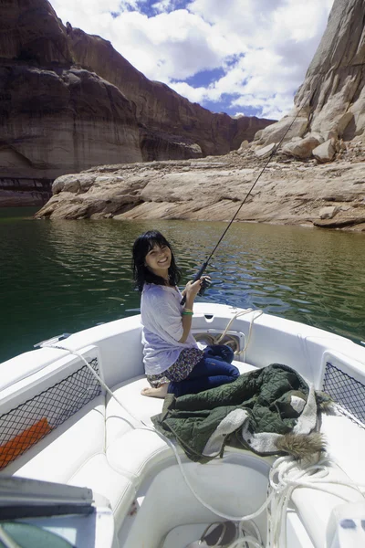 Mädchen angelt am Lake Powell — Stockfoto