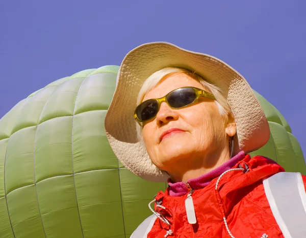 Woman in nature — Stock Photo, Image