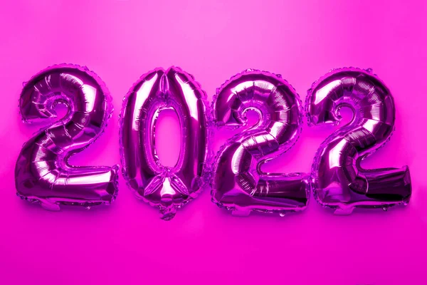 2022 Koncept Nový Rok Stříbrné Fólie Balón Růžovém Pozadí Stock — Stock fotografie