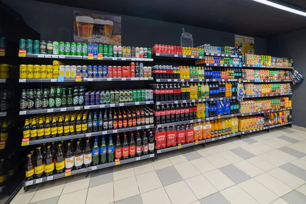 Valjevo Serbien März 2022 Bier Und Getränke Modernen Lokalen Supermarkt — Stockfoto