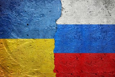 Rusya, Ukrayna 'ya karşı - Solda Ukrayna bayrağı ve sağda Rus bayrağı ile boyanmış beton duvar