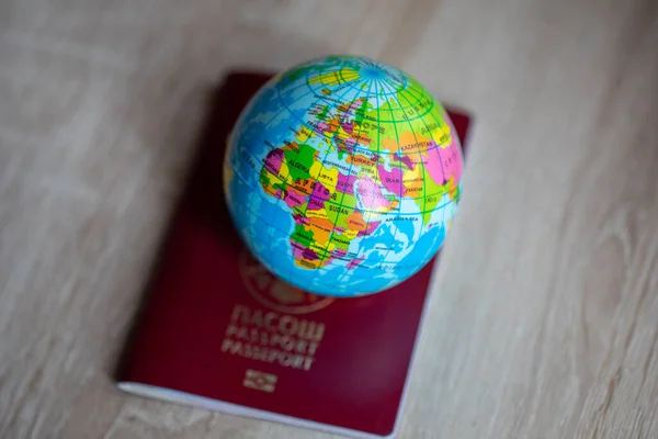 Σφαίρα Σφαίρα Στο Διαβατήριο Ταξίδια Όλο Τον Κόσμο Εικονογράφηση — Φωτογραφία Αρχείου