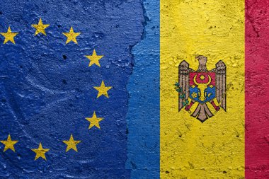 Avrupa Birliği ve Moldova bayrakları - Solda AB bayrağı, sağda Moldova bayrağı ile boyanmış beton duvar