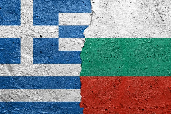 Grecja Bułgaria Pęknięty Betonowy Mur Malowany Grecką Flagą Lewej Bułgarską — Zdjęcie stockowe