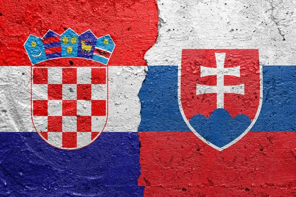 크로아티아와 슬로바키아 네모진 콘크리트 왼쪽에 크로아티아 국기가 그려져 오른쪽에는 슬로바키아 — 스톡 사진