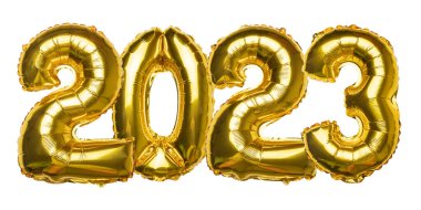 2023 konsepti Sarı arka plandaki altın folyodan mutlu yıllar.