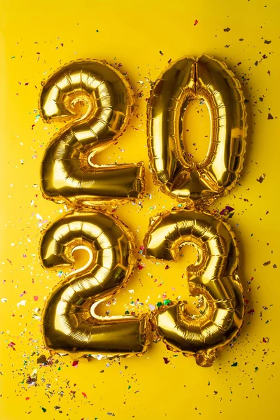 2023 Conceito Feliz Ano Novo Balão Folha Dourada Confete Sobre — Fotografia de Stock