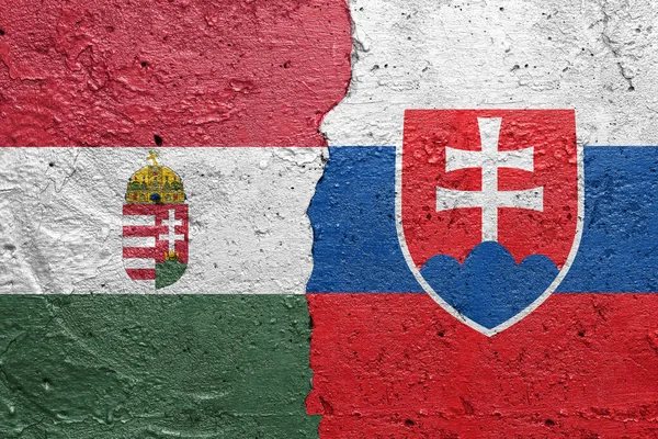 Hungary Slovakia Cracked Concrete Wall Painted Hungarian Flag Left Slovakian — Fotografia de Stock