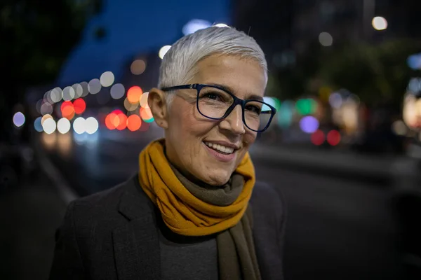 Smiling Mature Senior Woman Short Gray Hair Eyeglasses Walking Street — Stock fotografie