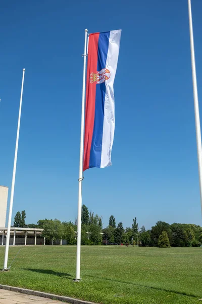 Serbska Flaga Przed Pałacem Serbii New Belgrade Stock Photo — Zdjęcie stockowe