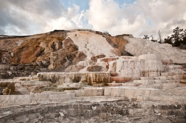 Sarı taş mamut hot springs — Stok fotoğraf