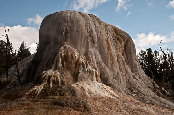 Mamutí horké prameny v yellowstone — Stock fotografie