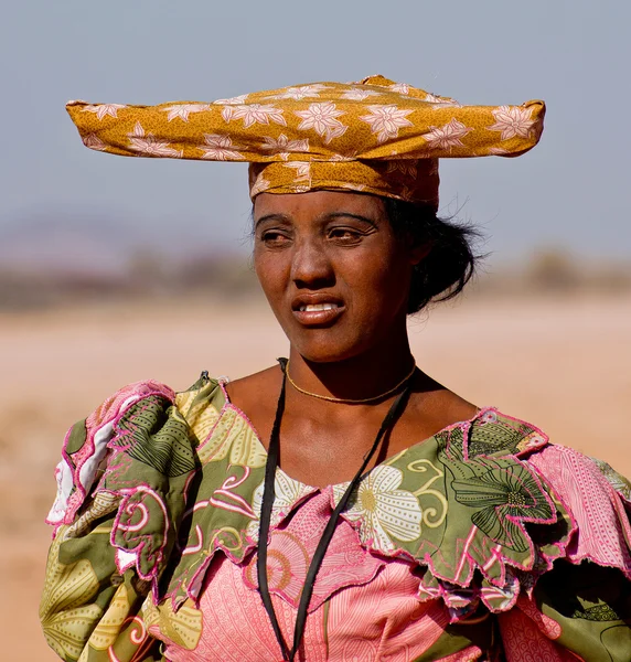 Una donna della tribù africana incinta — Foto Stock